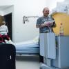 Matthias Katzenberger, Patient der Gefäßchirurgie, fiel zuerst die technische Ausstattung der neuen Zimmer auf. Matthias Katzenberger, Patient der Gefäßchirurgie, fiel zuerst die technische Ausstattung der neuen Zimmer auf.