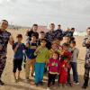 Beim Aufenthalt im jordanischen Flüchtlingslager war die THW-Auslandsexpertin Kathrin Hock (hinten links) immer von vielen Kindern umlagert.