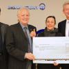 Vorweihnachtliche Scheckübergabe der Würzburger Kreishandwerkerschaft (von links): Detlef Lurz, Josef Hofmann, Gabriele Nelkenstock und Herbert Sowa.