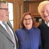 Das aktive Mühlbacher Ehepaar Roswitha und Heinz Schubart ist seit 60 Jahren verheiratet. Zur Diamantenen Hochzeit gratulierte Zweiter Bürgermeister Theo Dittmaier (links) mit einem Geschenkkorb der Stadt Karlstadt. Am Wochenende wird mit Kindern und Enkeln gefeiert. 
