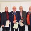 Ehrungen beim Männergesangverein Urspringen: Zweiter Vorsitzender Volker Hemrich, Klaus Weimann, Herbert Sendelbach, Horst Seim und Vorsitzender Roman Weimann.