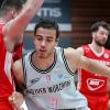 25 Punkte und mit Abstand effektivster Baskets-Akteur: der Australier Xavier Cooks (im Zweikampf mit dem Ungarn Adam Toth).