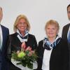 Margot Röder (2. von links) wird von (von links) Reiner Türk (Vorstandsvorsitzender), Betriebsratsvorsitzende Birgit Jahn und Michael Reif (Mitglied des Vorstandes) in den Ruhestand verabschiedet.