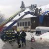 Schneechaos in Bayern: Diese THW-Freiwilligen aus Kitzingen sind derzeit im Alpenraum mit Drehleitern im Einsatz, um den Schnee von den Dächern zu bekommen.