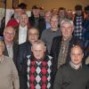 Viele Jubilare und Funktionäre drängen sich auf der Treppe zum Gastraum zum Fototermin: (vorn von links): Werner Rüdenauer, Günter Reinhard und Gewerkschaftssekretär Frank Jauch; (darüber) Leo Heller und der Geschäftsführer der NGG Ibo Ocak.