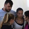 Die Eltern des zweijährigen Julen kommen auf dem Friedhof in El Palo an. Der seit knapp zwei Wochen verschollene Julen ist gefunden worden.