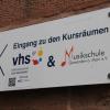 In Gemünden hat die VHS ihren Sitz im Kulturhaus "Alte Schule" in der Obertorstraße.