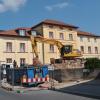 Die Zukunft des Bürgerspitals in der Hammelburger Altstadt bleibt erst einmal ungewiss. Diese Perspektive auf das Haus ist ungewohnt. Das Foto entstand 2012, als das Nachbarhaus einem Neubau wich.  