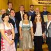 160-Jahrfeier beim Winzerverein Heidingsfeld (vorne von links): Bürgermeisterin Marion Schäfer-Blake, Alexandra Hutka, Vorsitzender Florian Hofmann, neue Weinprinzessin Anni Dietz, fränkische Weinkönigin Klara Zehnder, Vorsitzende Marianne Wagner und Günter Wohlfart. Hintere Reihe: Michael Berghammer, Brigitte Huppmann, Elmar Brenner, Oberbürgermeister Christian Schuchardt, Bürgermeister Adolf Bauer, Kilian Schulz, Willi Scheuerlein, Reiner Maier und Hubert Schulz.