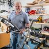 Sportwissenschaftler Harald Lange zeigt in einem Raum im Sportzentrum der Uni am Judenbühlweg in Würzburg neuartige Spiel- und Sportgeräte. In einem Bewegungslabor testet er diese Geräte und vergibt das in Würzburg neu gestiftete Gütesiegel „Bewegte Innovation“. (Bild vom Juni 2017) Sportwissenschaftler Harald Lange zeigt in einem Raum im Sportzentrum der Uni am Judenbühlweg in Würzburg neuartige Spiel- und Sportgeräte. In einem Bewegungslabor testet er diese Geräte und vergibt das in Würzburg neu gestiftete Gütesiegel „Bewegte Innovation“. (Bild vom Juni 2017)