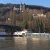 Die "MS Walhalla" war am Sonntagabend auf Grund gelaufen, nachdem der Kapitän einen falschen Torbogen der Löwenbrücke für die Durchfahrt wählte.