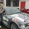 Das Rallyeauto von Jürgen Roos (rechts), ein BMW E 36 M3, hat Jürgen Stengel aus Bütthard aufgebaut – und er wartet es.