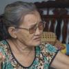 Schon in der fünften Generation werden in dieser Familie die traditionellen Hüte der Vietnamesen gefertigt. Die Großmutter gibt ihr Wissen an die nächste Generation weiter. Schon in der fünften Generation werden in dieser Familie die traditionellen Hüte der Vietnamesen gefertigt. Die Großmutter gibt ihr Wissen an die nächste Generation weiter.