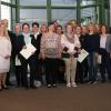 Vorstand Thilo Penzhorn mit den Jubilaren Melanie-Metzger-Krolczyk, Dr. Thomas Rötzer, Claudia Müller, Birgit Jakob, Gudrun Sagol, Gerlinde Güntner, Ursula Berninger, Karl Volk, Annemarie Herr-forth, Birgit Niesner, Waldemar Stäblein, Elvira Koch, Renate Kraus, Renate Haberkorn, Ute Tuschl, Astrid Janotta, Isabell König und Rita Orf.