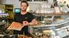 Küchenchef Christoph Leyenberger vom Cafe Fred in Würzburg backt Rhabarberkuchen - mit vielen Eiern. Küchenchef Christoph Leyenberger vom Cafe Fred in Würzburg backt Rhabarberkuchen - mit vielen Eiern.