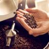 Was geht schon über das Aroma frischer Kaffeebohnen? Wie man professionell einen Espresso zubereitet, kann man auch in Würzburg auf Kaffeeschulungen lernen. 