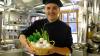 Und zum Schluss noch mal ein Klassiker: Omelett! Aber à la Profi: Tobias Grams, Souschef im Fränkischen Hof in Bad Neustadt, nimmt dazu Spargel. Und zum Schluss noch mal ein Klassiker: Omelett! Aber à la Profi: Tobias Grams, Souschef im Fränkischen Hof in Bad Neustadt, nimmt dazu Spargel.