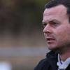 Hopferstadts Trainer Martin Gerlinger applaudiert seinen Schützlingen zum Sieg gegen den SV Geroldshausen.