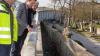 Ein letzter Blick von der Rampe Johann-Sperl-Straße auf die Friedhofsmauer: (von links) Josef Schwab (FA Tiefbau, Brücken- und Ingenieurbau), Baureferent Benjamin Schneider und Tiefbau-Chef Jörg Roth. Ein letzter Blick von der Rampe Johann-Sperl-Straße auf die Friedhofsmauer: (von links) Josef Schwab (FA Tiefbau, Brücken- und Ingenieurbau), Baureferent Benjamin Schneider und Tiefbau-Chef Jörg Roth.