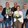 Abschied und Neubeginn: Kämmerer Hans-Bernd Bader (Mitte), eingerahmt von den neuen Mitarbeiterinnen Regina Köhler (links) und Janine Schauk, geht in den Ruhestand. Für seine Arbeit bedankten sich die Gemeindevertreter (hinten, von links) Michael Hey, Georg Rath, Burkhard Wachenbrönner und VG-Vorsitzender Jürgen Heusinger.