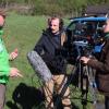 Gefragter Interviewpartner: Schutzgebietsbetreuer Torsten Kirchner stellt dem Filmteam von Arte und Bayerischem Rundfunk den Ablauf der Birkwildzählung vor. Gefragter Interviewpartner: Schutzgebietsbetreuer Torsten Kirchner stellt dem Filmteam von Arte und Bayerischem Rundfunk den Ablauf der Birkwildzählung vor.