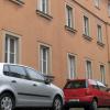 Ende 2018 hatte die Stadt das sogenannte Armenhaus in der Steingrabenstraße 22 an einen Investor verkauft. Nun liegt dem Stadtrat in der Sitzung am Montag der Bauantrag zur Sanierung auf dem Ratstisch. Aus ehemals 22 kleinen sollen künftig elf moderne innenstadtnahe Wohnungen werden.