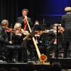 Wolfgang Diem begeisterte mit seinem Alphorn innerhalb der Collegia Musica Chiemgau unter der Leitung von Elke Burkert.