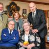 Glückwünsche: Zur Gnadenhochzeit von Christian und Philomena Will gratulierten (von links) Altbürgermeister Michael Weber, Bürgermeisterin Rosi Schraud und Landrat Eberhard Nuß Glückwünsche: Zur Gnadenhochzeit von Christian und Philomena Will gratulierten (von links) Altbürgermeister Michael Weber, Bürgermeisterin Rosi Schraud und Landrat Eberhard Nuß