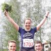Maja Betz war beim Zittauer Gebirgslauf über 36 Kilometer die schnellste Frau. Klar, dass ihre Fans sie hochleben ließen.