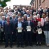 25, 50, 60, 65 und 70 Jahre Abendmahl: Pfarrer Gunnar Zwing, Prädikantin Andrea Müller und Lektorin Helma Künstler gratulierten den Jubelkonfirmanden, die vor Jahrzehnten in der Pfarrkirche St. Jakobus in Mittelsinn ihr erstes Abendmahl empfingen.