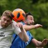 Da hat sich die Kopfarbeit gelohnt: Marvin Bernhardt (vorne) und sein TSV Gerbrunn besiegen Spitzenreiter Lindleinsmühle (im Bild David Ercan) mit 4:3.