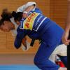 Mit diesem starken Innenschenkelwurf holt Janine Grafen (in weiß) den dritten Punkt für die Unterfranken gegen das Team aus Speyer.