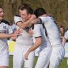 Jubeln durften sie in Karlburg in dieser Saison schon oft, so wie hier am 30. März 2019 nach dem 1:0-Führungstreffer von Maurice Kübert (Dritter von rechts) gegen den ASV Rimpar. Weiter im Bild: (von links) Marco Schiebel, David Machau, (von rechts) Jan Wabnitz und Steffen Bachmann.