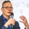 In der Galerie Michel hat Professor Peter Bofinger beim "3. Kunst.Kultur.Kongress" über den gewaltigen gesellschaftlichen Umbruch durch das digitale Zeitalter gesprochen.