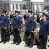 Zum Gruße: Die zahlreichen Feuerwehren begrüßte die Kreisfeuerwehrführung auf dem Marktplatz. Zum Gruße: Die zahlreichen Feuerwehren begrüßte die Kreisfeuerwehrführung auf dem Marktplatz.