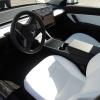 Nicht futuristisch, sondern ein Serienfahrzeug. Blick ins Innere eines Tesla Model 3. Nicht futuristisch, sondern ein Serienfahrzeug. Blick ins Innere eines Tesla Model 3.