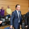 Fecht-Olympiasieger Elmar Borrmann (Mitte) beim Prozessauftakt in der vergangenen Woche. Das Landgericht Würzburg verurteilte ihn nun zu einer zweijährigen Haftstrafe, die zur Bewährung ausgesetzt wurde.