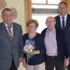 Zur Diamantenen Hochzeit gratulierten stellvertretender Landrat Oskar Ebert (links) und Bürgermeister Matthias Bäuerlein dem Jubelpaar Lothar und Gunda Stretz in Schindelsee.