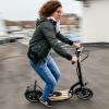 Redakteurin Manuela Göbel kommt mit dem E-Roller bereits bestens zurecht. Redakteurin Manuela Göbel kommt mit dem E-Roller bereits bestens zurecht.