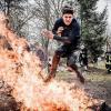 Rund 50 Hindernisse auf 24 Kilometern warten auf die Extremsportler beim „Hell of the Brave“ in Zeil. Das „Höllenfeuer“ darf natürlich nicht fehlen.