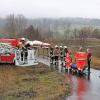 Das war im Januar: Mithilfe der Drehleiter der Feuerwehr Seßlach wird Ewald Baetz mit einer Spezialtrage aus dem Badezimmer im ersten Stock seines Wohnhauses gerettet und anschließend in den bereitstehenden BRK-Rettungswagen umgelagert.