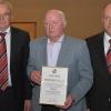 Fritz Wolpert wurde von Lothar Derr (links) und Bernhard Haag (rechts) zum Ehrenmitglied des FC Grünsfeld ernannt Fritz Wolpert wurde von Lothar Derr (links) und Bernhard Haag (rechts) zum Ehrenmitglied des FC Grünsfeld ernannt