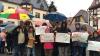 Der Protest hat vielleicht doch geholfen: Zwischen 200 und 300 Menschen hatten am Montagabend, 20. Mai 2019, vor dem Volkacher Rathaus vor und während der Stadtratssitzungfür eine Öffnung des Freibads demonstriert. Nun sollen immerhin Nichtschwimmer- und Kleinkindbecken noch fit gemacht werden für den Sommer.