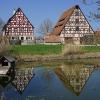 Der Gebäudebestand des Freilandmuseums Bad Windsheim bekommt Zuwachs. Zur Zeit wird ein mittelalterliches Badhaus wieder aufgebaut. Der Gebäudebestand des Freilandmuseums Bad Windsheim bekommt Zuwachs. Zur Zeit wird ein mittelalterliches Badhaus wieder aufgebaut.