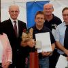 Auszeichnung von Wehrleuten mit dem staatlichen Ehrenzeichen (von links): Kreisbrandrat Ralf Dressel, KBI Peter Pfaff, Bürgermeisterin Gertrud Bühl, Landrat Wilhelm Schneider, Alfons Griebel, Andreas Griebel, Marcel Knoblach, Dietmar Reinwand und Edwin Strauß.