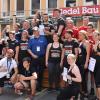 So sehen Sieger aus. Andy G. Krainhöfner, Chef des Organisationskomitees für das Landesturnfest in Schweinfurt (im blauen Shirt), ehrte die siegreichen Mannschaften der 4XF-Games im Innenhof des Rathauses. So sehen Sieger aus. Andy G. Krainhöfner, Chef des Organisationskomitees für das Landesturnfest in Schweinfurt (im blauen Shirt), ehrte die siegreichen Mannschaften der 4XF-Games im Innenhof des Rathauses.