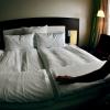 Werden Zimmermädchen in namhaften Hotels um Teile ihres Lohns geprellt? Dem Verdacht geht der Zoll nach – bei einem bundesweit tätigen Service-Unternehmen in Unterfranken.