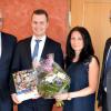 Im Bild (von links) Vorstandsmitglied Manfred Heuer, Finanzberater Marco Gehrling, Monika Kralikova und Vorstandsvorsitzender Andreas Fella.
