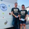 Bernd Herbolsheimer und Christine Schmitt fuhren einmal um die Ostsee und sammelten Spenden, die nun der Schweinfurter Kindertafel zugute kommen. Im Bild Vorsitzender Stefan Labus.