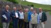 Der Grenzgang "hohe Mark" mit Schlusspunkt im Alandsgrund und neuer Beurkundung 50 Jahre nachdem Randersacker Würzburg größer gemacht hat, mit (von links): Hermann Hehn, Franz Hartel, Paul Schmitt, Viktoria Marold, Roland Marold, Peter Janka, Peter Rost, Hubert Göbel und Heinz Röder.